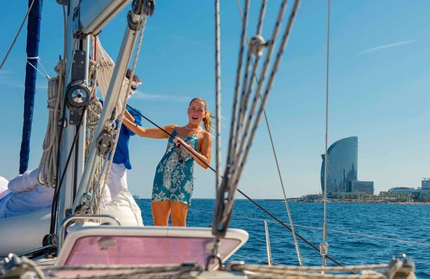 Sailing Cruise in Barcelona led by Young & Local Captain