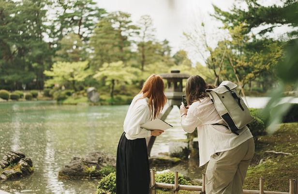 Private Walking Tour in Kanazawa with Local Guides