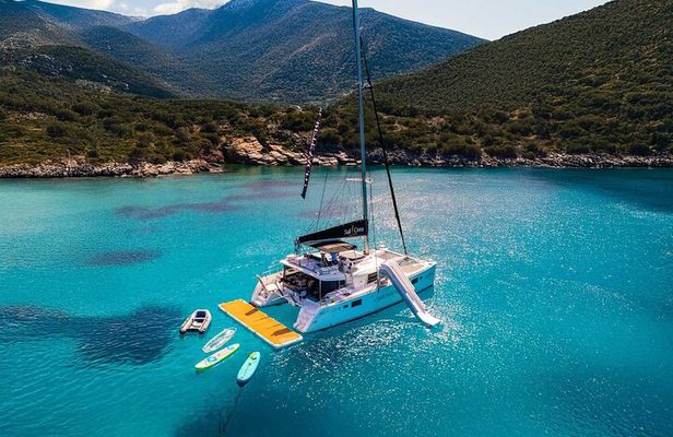 Semi-private Sailing trip with Lunch and Water Toys