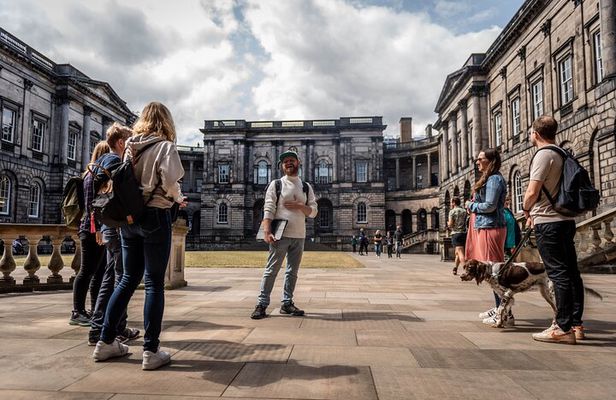 Edinburgh Old Town Walking Tour With Holyrood Palace Entry