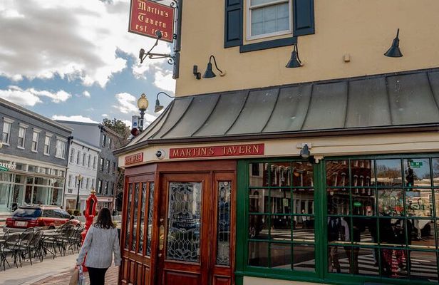 Dark History: Georgetown Spies, Lies, & Politics Walking Tour
