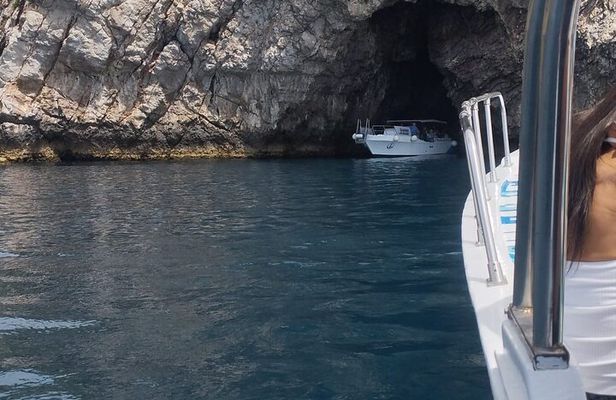 Excursions by boat: Gardens Naxos-Taormina-Isola Bella-DELFINI