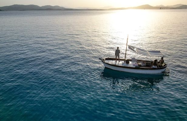 Boat Sunset Aperitif Tour in Tavolara and Molara