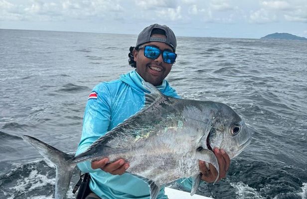 Fishing Charter With Snacks and Drinks