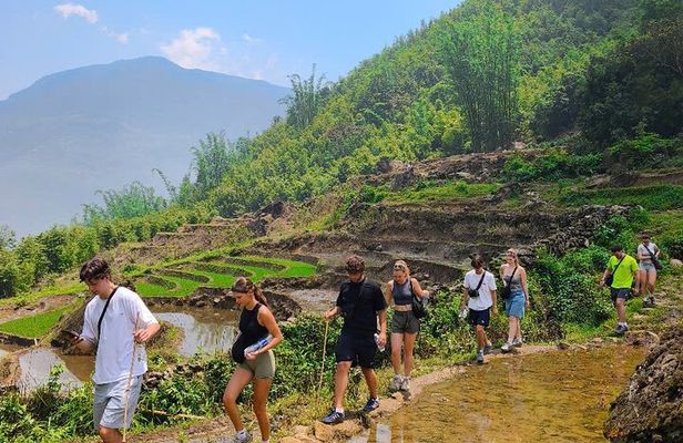 SAPA: 2 DAYS Walking & 1 night at Homestay with LOCAL GUIDE
