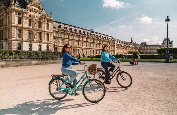 Explore Paris Highlights by Bike