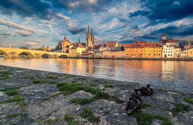Regensburg Walking Tour in English - Stories and Hidden Corners