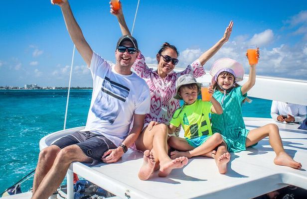 Isla Mujeres Catamaran with Snorkeling and Transport
