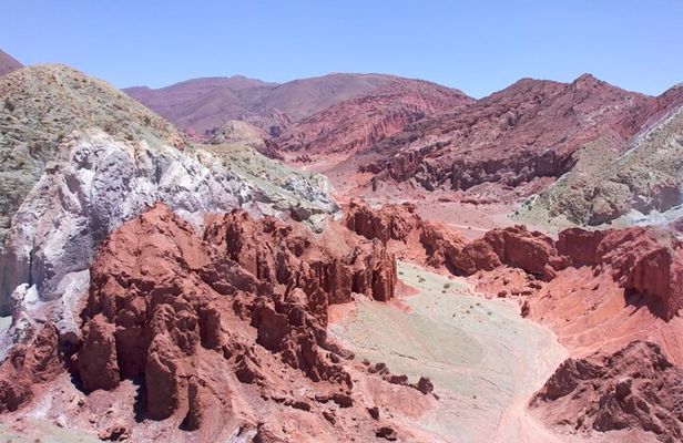 Exploration of the Rainbow Valley and Petroglyphs of Yerbas Buenas