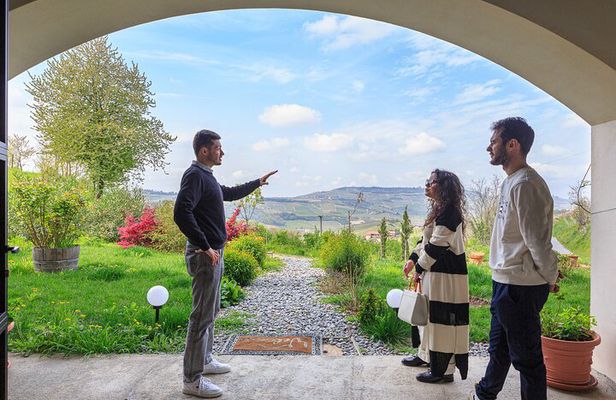 Private tour: discover Langhe wines with expert sommelier