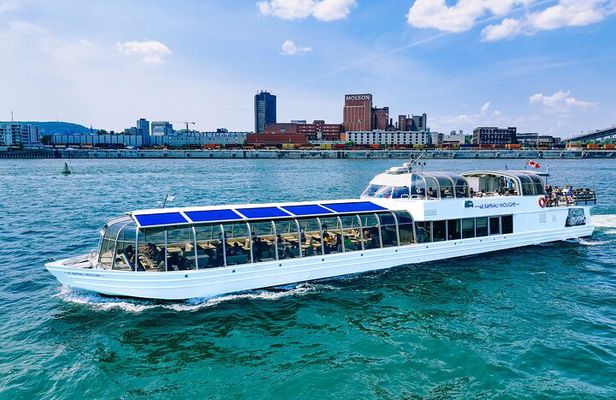 Le Bateau-Mouche Sightseeing Cruise in Montreal