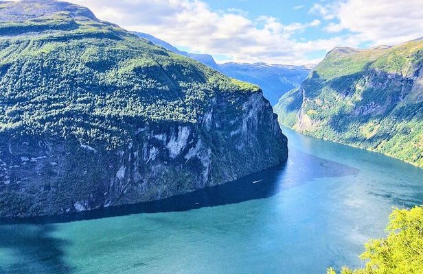 Oslo to Sognefjord Full Day Private Round Trip and Flåm Railway
