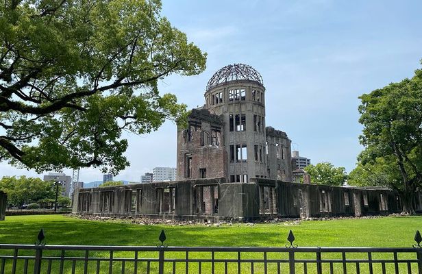 Hiroshima Morning Tour: Peace Memorial Park & Hiroshima Castle