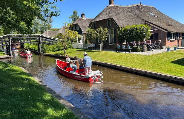 From Amsterdam: Giethoorn Day Trip with Canal & Village Tour