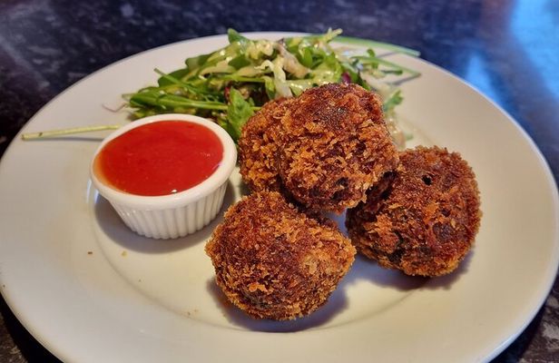 Stirling Walking Tour with Local Food and Drink Tastings