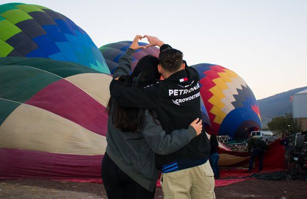 Sunrise Balloon Flight over Teotihuacan and Breakfast in Cueva