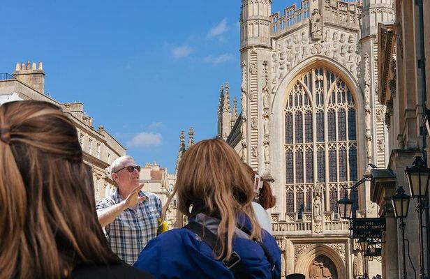 Bath: History & Highlights Shared Walking Tour for 2-8 people