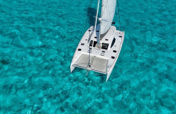 Cancún Private Catamaran to Isla Mujeres with Snorkeling & Lunch