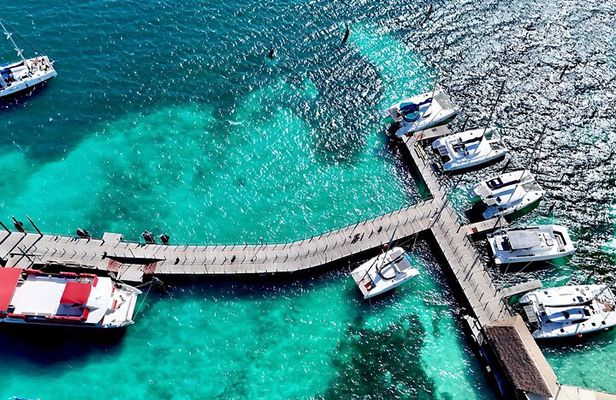 Cancún Private Catamaran to Isla Mujeres with Snorkeling & Lunch