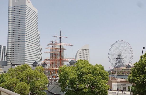 Minato MIrai and Sakuragicho Guided Tour with Lunch and Coffee
