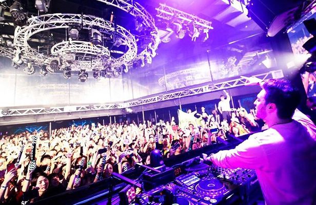 Tokyo VIP private nightlife tour with a local insider