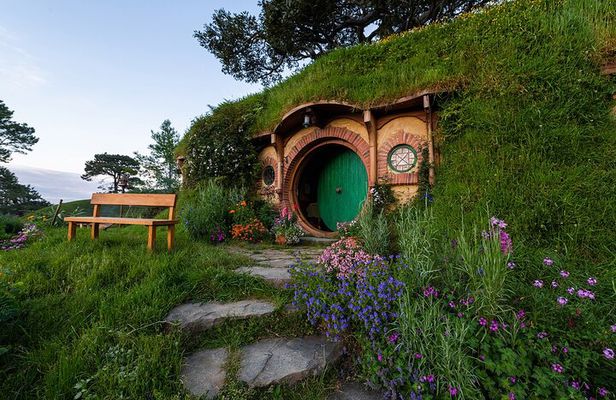 Private Tour from Auckland Hobbiton Rotorua and Wai-O-Tapu