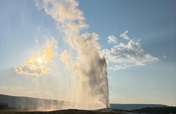 Yellowstone Park Private Customizable Tour from Jackson Hole