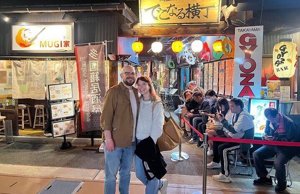 Takayama: Private Night Walking Tour with Dinner