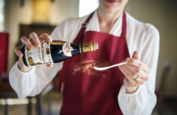 Giusti Balsamic Tour and Emilian Lunch at Local Home in Modena