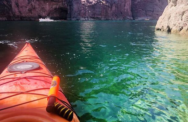 Las Vegas: Guided Kayak Tour from Willow Beach to Emerald Cave