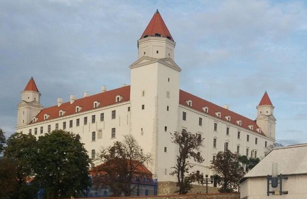 2H Private Tour with Jakub