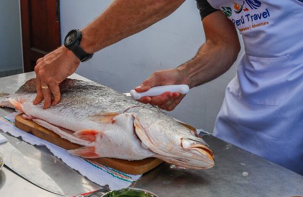 Market Visit and Peruvian Cooking Classes and Pisco Sour