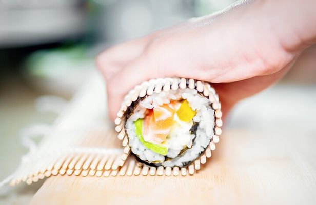 Tokyo : Hand Roll Sushi Experience,Skytree Entry&Asakusa Walk