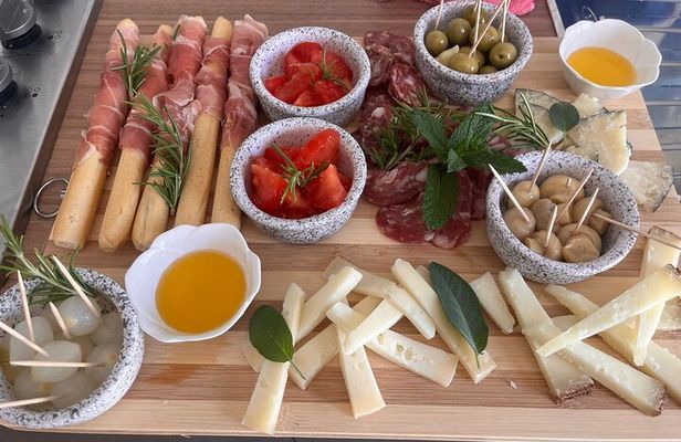 Cagliari Cooking Class: Sardinian Ravioli, Wine & Local Flavors