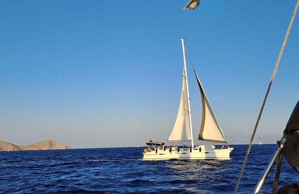 Daily Sailing Experience to Dia Island with Meal &Drinks