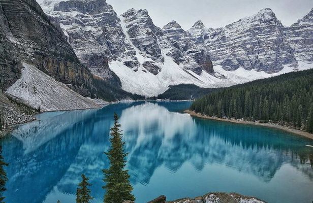 Shuttle from Banff or Canmore to Moraine Lake and Lake Louise