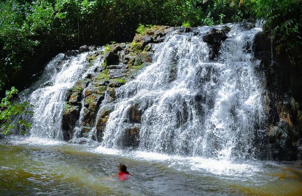 Private Waterfalls Hike and Swim in Lihue