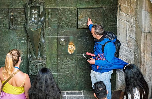 Barcelona Walking Tour: Old Town & Gothic Quarter Secrets