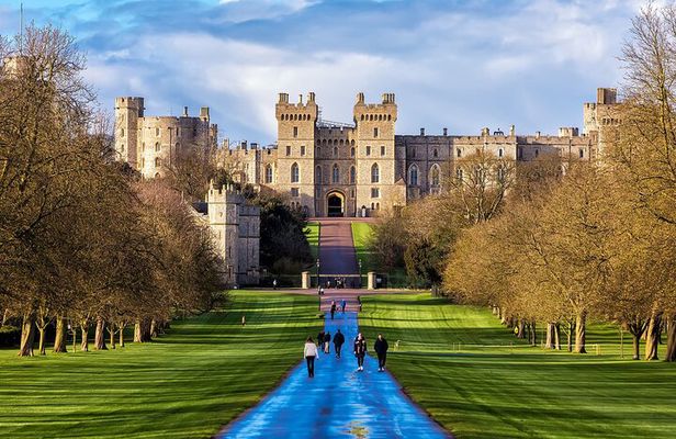 Private Car Roundtrip Day Tour London to Windsor