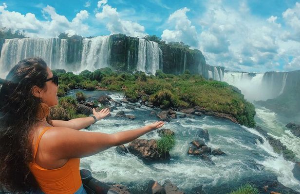 Iguaçu Falls on both sides, Brazil and Argentina, in 1 day