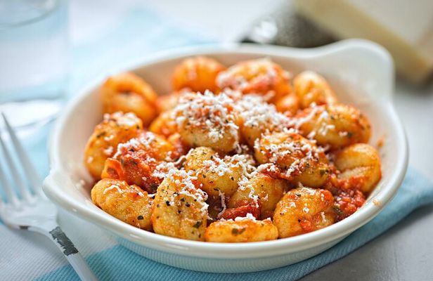 Make Vegetarian Pasta & Tiramisù + Wine (4-Course Meal)