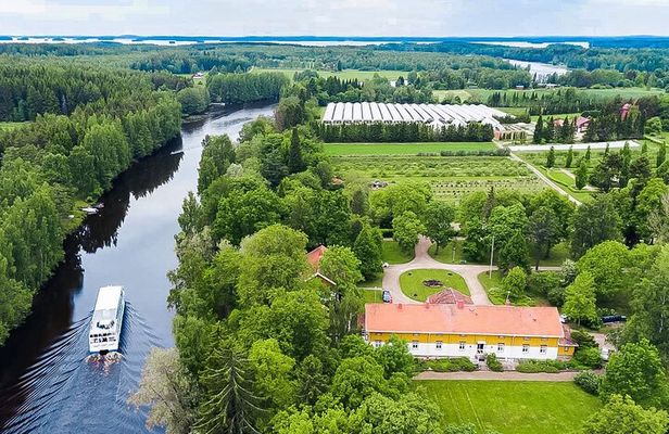 Visit to Authentic Finnish Berry Winery + Tasting 