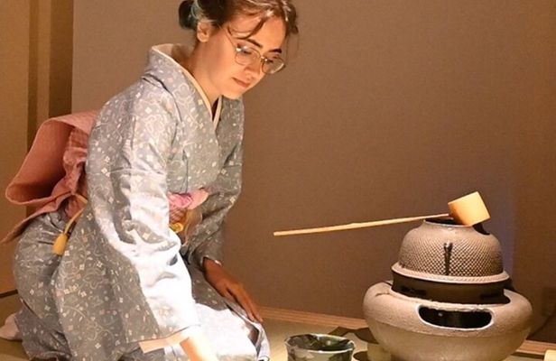 Osaka: Tea Ceremony, Calligraphy, and Kimono Experience