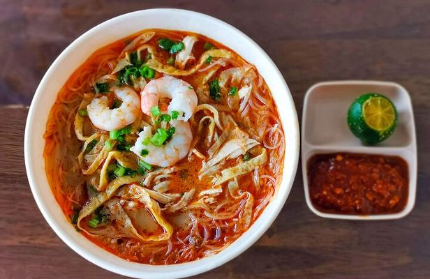 Kuching Foodie Experience Guided Tour with 5 Tastings