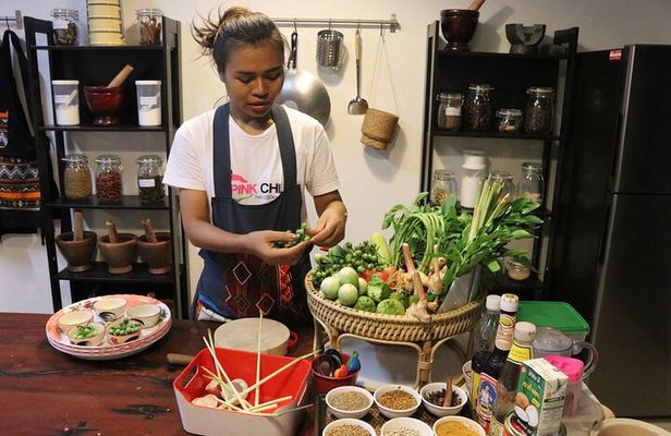 Thai Market Tour & Cooking Class in Central Bangkok with Pimmy