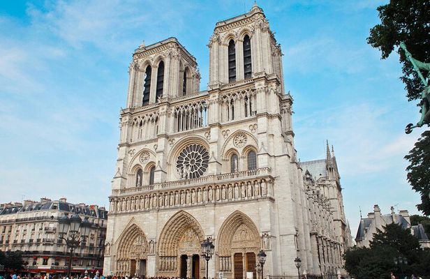 Paris Notre Dame Exterior Guided Tour with Cathedral Access