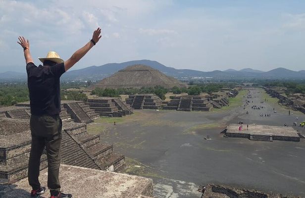 Tour in Teotihuacan Pyramids and Ancestral Sacred Caves