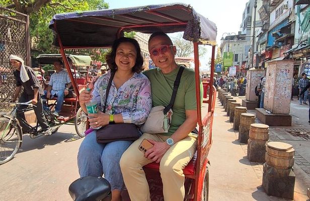 Customized Half or Full Day Delhi Shopping Tour with Female Guide