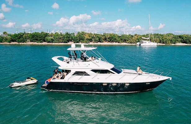 60ft 1 Hour FREE | Miami Yacht Rental | 3 to 6 Hours | 13 People