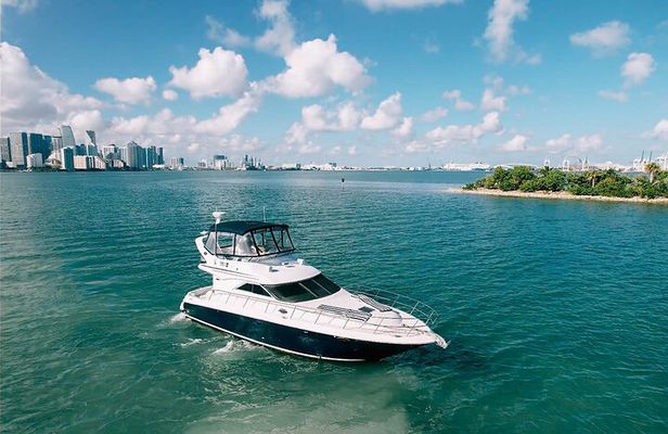 48ft 1 Hour FREE | Miami Yacht Rental | 3 to 6 Hours | 13 People